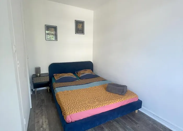 3 - * Valence (Drome)