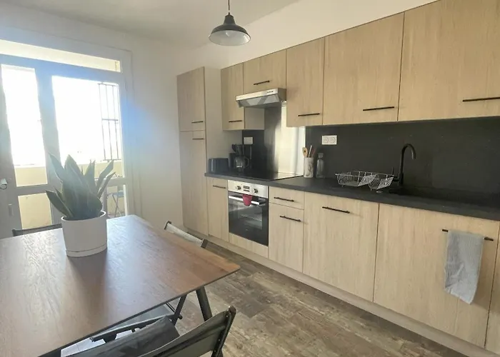 3 - * Valence (Drome)